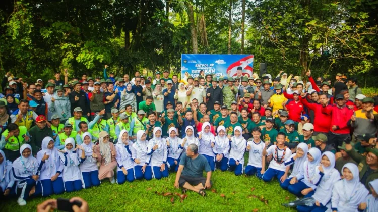 Sebanyak 700 Peserta Turun Bersih-Bersih di Situ Gede