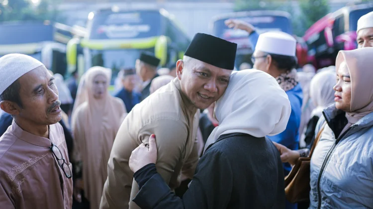 Wakil Wali Kota Bogor Lepas Jamaah Wisata Religi ke Banten