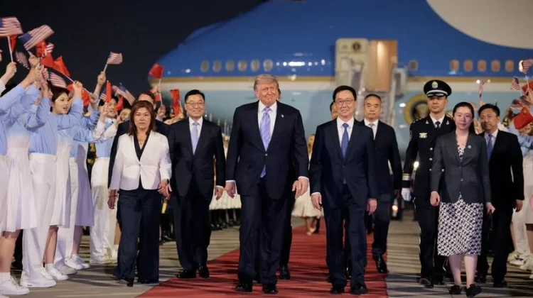 Lakukan Lawatan ke China, Trump Bawa Agenda Ekonomi dan Politik Global