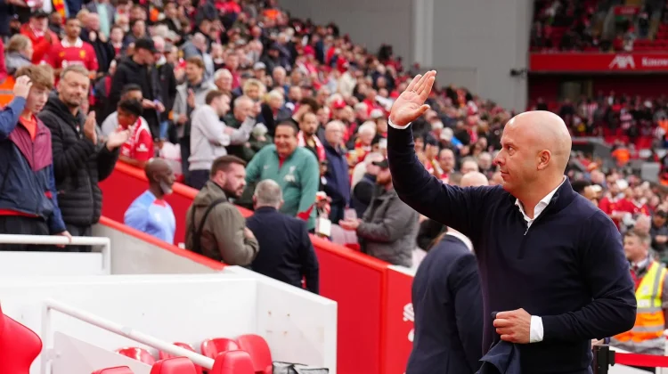 Arne Slot Abaikan Rumor Pemecatan, Yakin Dipertahankan di Anfield
