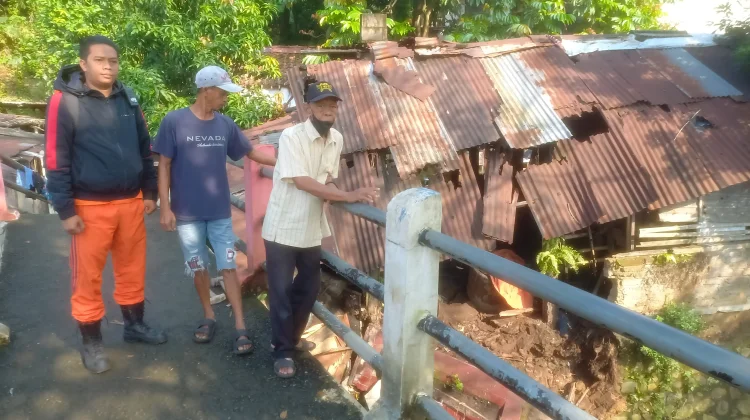Tanah Longsor di Ciparigi Tutup Sebagian Kali Cibuluh