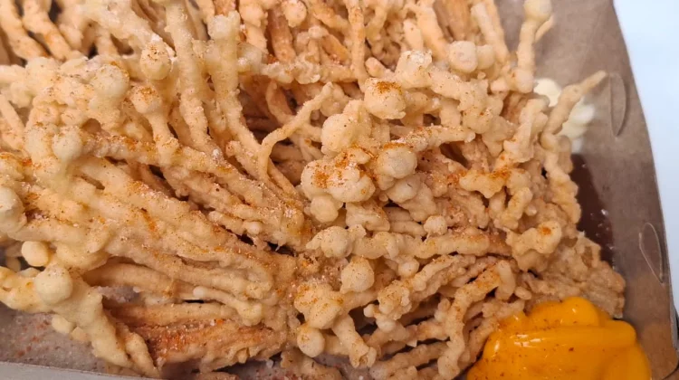 Gurih dan Renyah! Jajanan Enoki Crispy di Taman Heulang Bogor