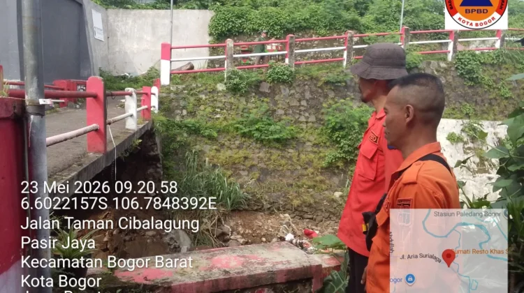 Bencana Longsor di Cibalagung Bogor Barat, Putus Akses Jembatan Warga
