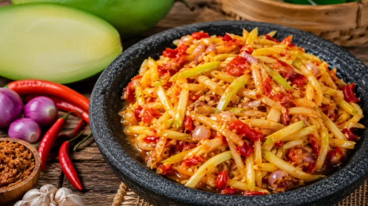 Sambal Mangga, Perpaduan Pedas Asam yang Nikmat dan Menggugah Selera Makan