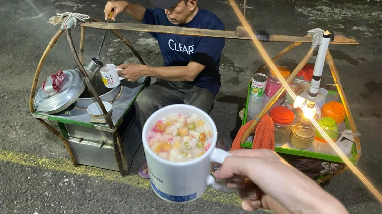 Sekoteng jadi Primadona Kuliner Hangat Malam Hari