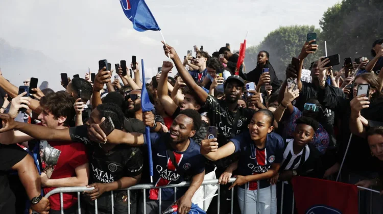 Pesta Juara PSG di Prancis Diwarnai Bentrokan dan Aksi Vandalisme