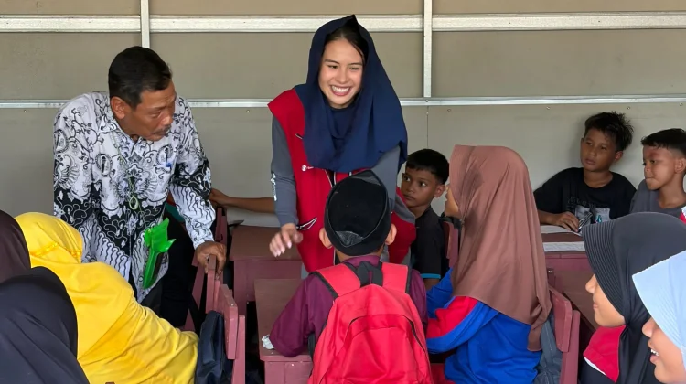 Dukung Anak Terdampak Banjir, Maudy Ayunda Foundation Hadirkan Fasilitas Belajar