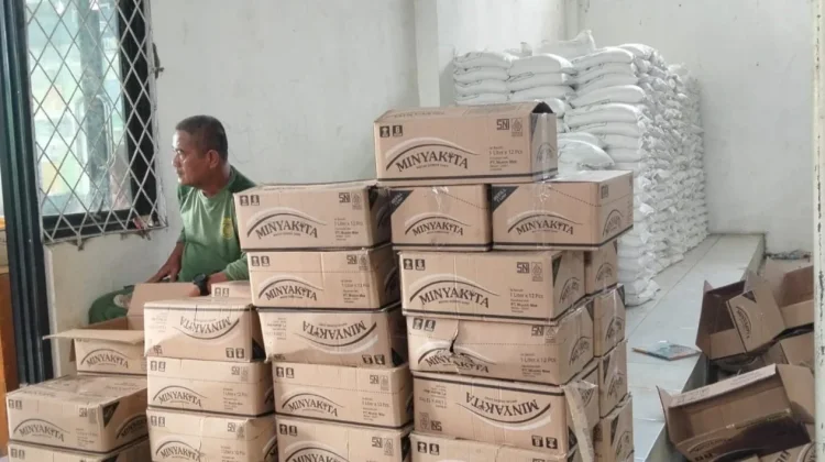 Ratusan Warga Tanjungsari Gembira Minyak Kita hadir Ditengah Mereka