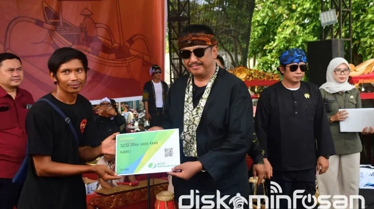 Bupati Hadiri Syukuran Nelayan Ujunggenteng, Tekankan Pelestarian Lingkungan