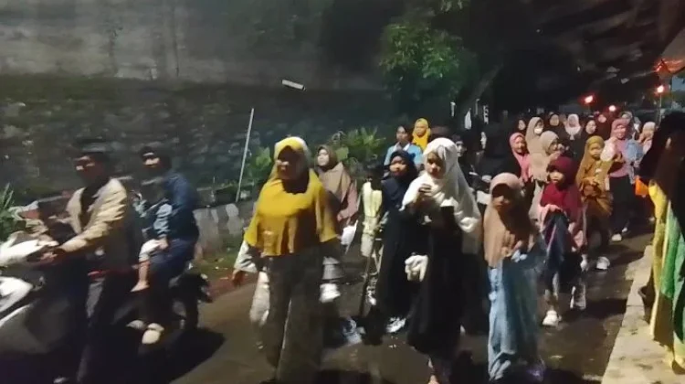 Sambut 1448 Hijriah, Ratusan Warga Cimanggu Semarakkan Malam dengan Pawai Obor