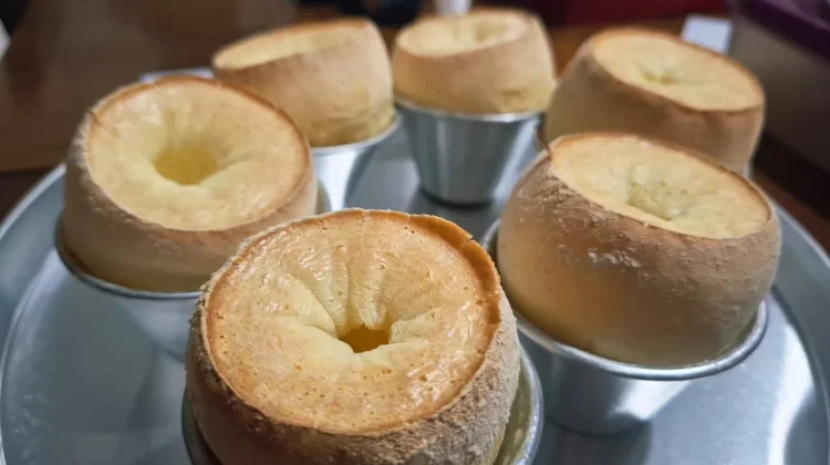 Brazilian Cheese Bread, Roti Keju Mini Renyah di Luar dan Lembut di Dalam
