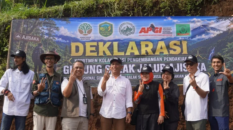 Jalur Pendakian Gunung Salak Via Ajisaka Tamansari Sudah Berstandar Nasional.