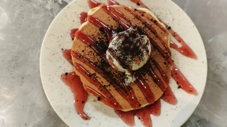 Pancake Saus Stroberi Kian Digemari, Jadi Primadona Pecinta Dessert
