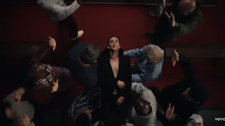 Katy Perry Rilis Single Baru "Watch It Burn"