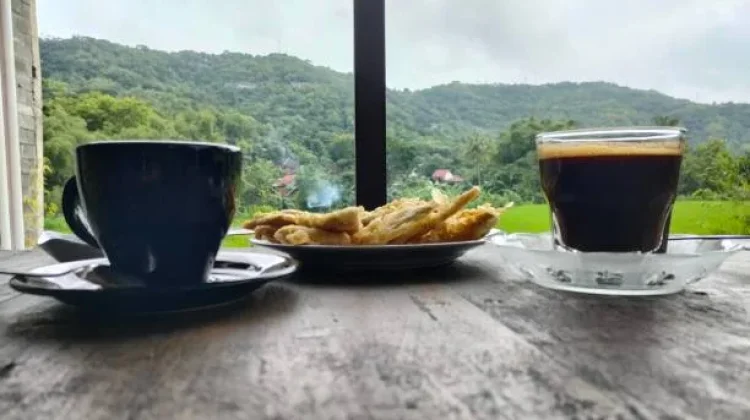 Ngopi Pagi: Mengapa Rasanya Lebih Nikmat saat Hari Libur?