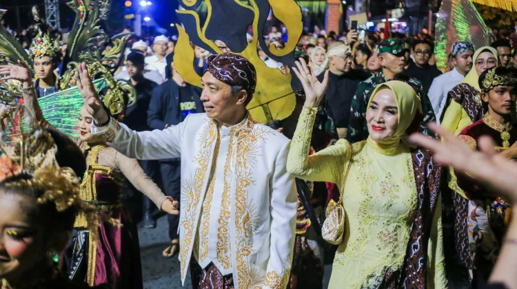 Antusiasme Warga Meriahkan Helaran Pajajaran HJB ke-544