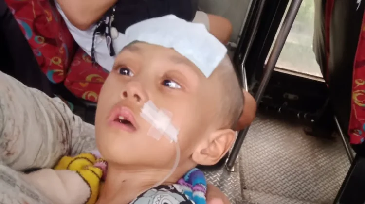 Perjuangan Seorang Ibu di Puncak Bawa Anak Sakit ke RSCM Gunakan Angkutan Umum