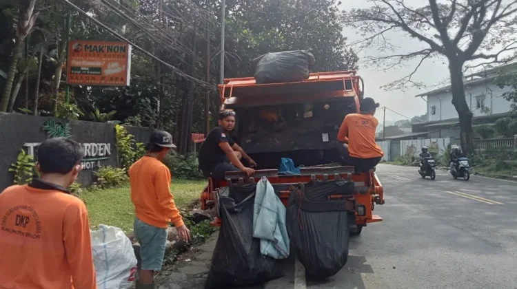 Libur Sekolah, Sampah Wisata Menumpuk di Kawasan Puncak Bogor
