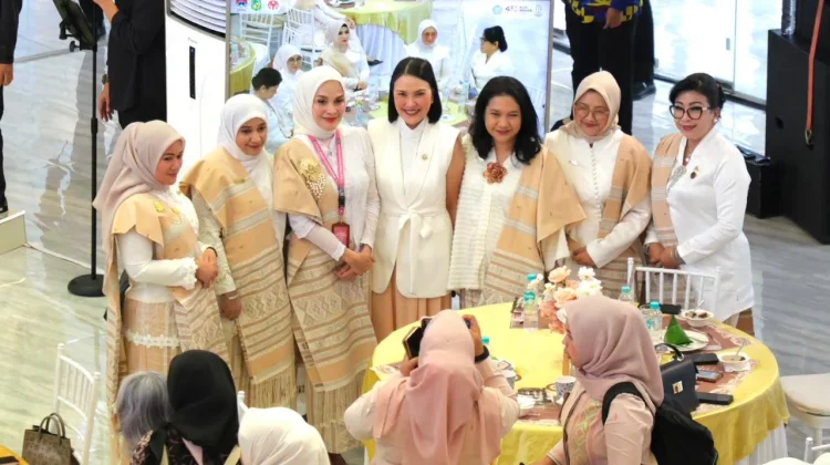 Naik Bentor (Becak Motor), Ketua TP PKK Kota Bogor Ikuti Rangkaian APEKSI 2026 di Medan
