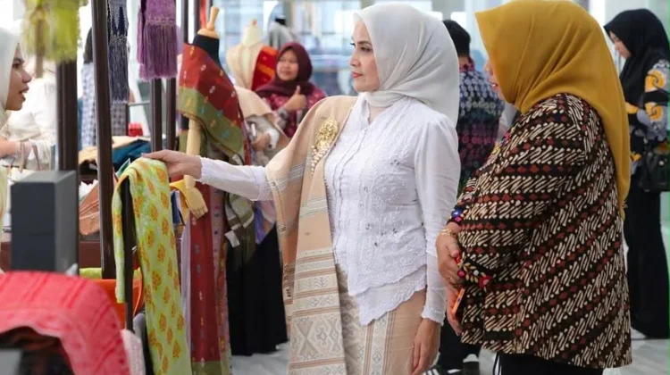 Naik Bentor (Becak Motor), Ketua TP PKK Kota Bogor Ikuti Rangkaian APEKSI 2026 di Medan