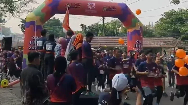 FEMily Fun Run Padukan Olahraga dan Rekreasi Keluarga