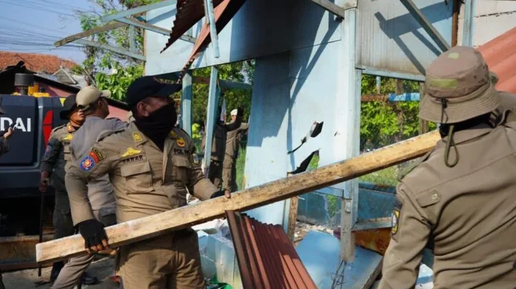 Tegakkan Aturan, Satpol PP Kabupaten Bogor Tertibkan 103 Bangli di Ciseeng