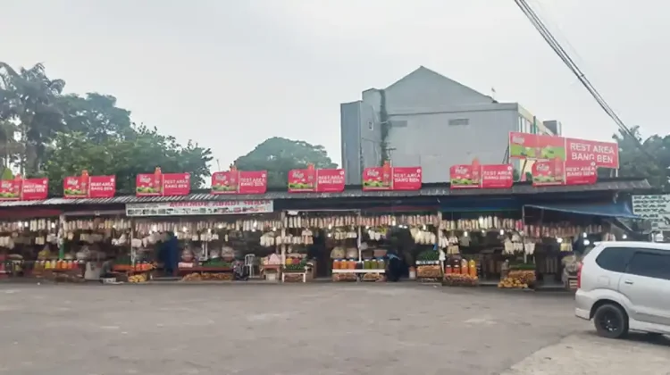 Pedagang Kelontong Raup Untung Besar saat Momen Liburan Sekolah di Kawasan Puncak