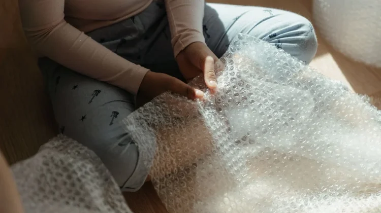 Suka Memencet Bubble Wrap? Psikolog Sebut Bukan karena Kekanak-kanakan