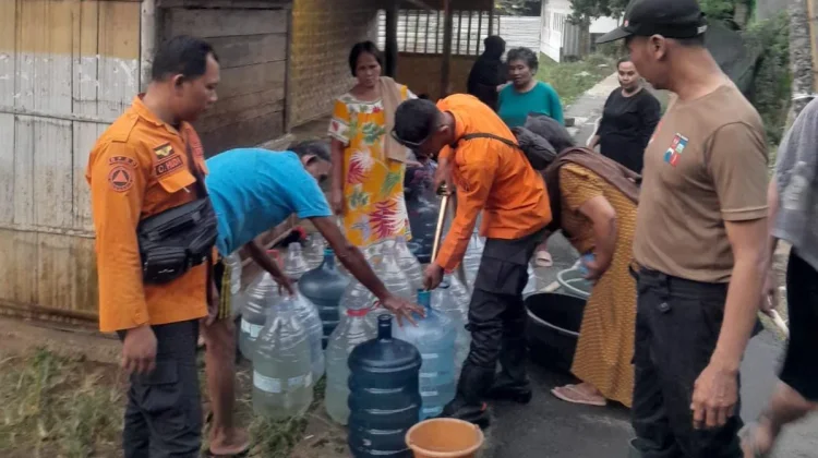 Kekeringan Melanda Wilayah Bubulak, BPBD Kota Bogor Salurkan 8.000 Liter Air Bersih