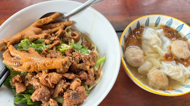 Hidden Gem Kuliner Bogor: Mie Ayam Pangsit dan Bakso "Mas Den" Lapangan Sakura