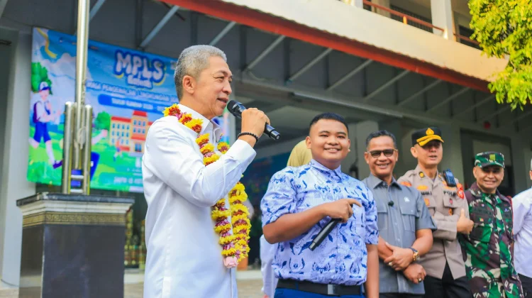 Gerakan Tanam Pohon Warnai MPLS di Sekolah Kota Bogor