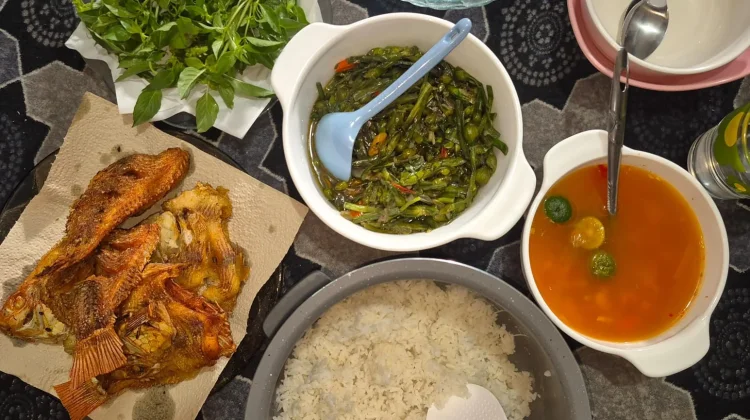 Pecak Ikan dan Genjer, Kombinasi Protein dan Serat untuk Makan Siang