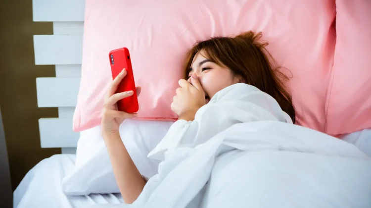 Awali Hari dengan Media Sosial? Ketahui Dampaknya bagi Kondisi Kesehatan Mental