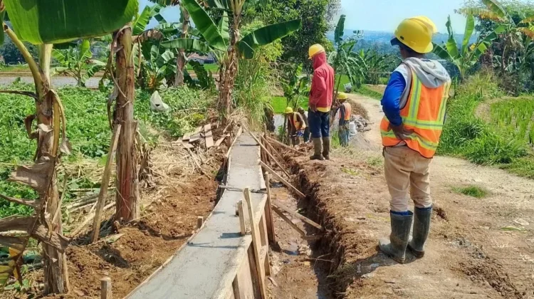 Petani Caringin Bogor Rela Hibahkan Lahan untuk Proyek Irigasi