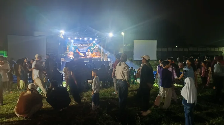 Antusias Warga Menantikan Bola Gembira di Lapangan Sakura Ciomas Bogor