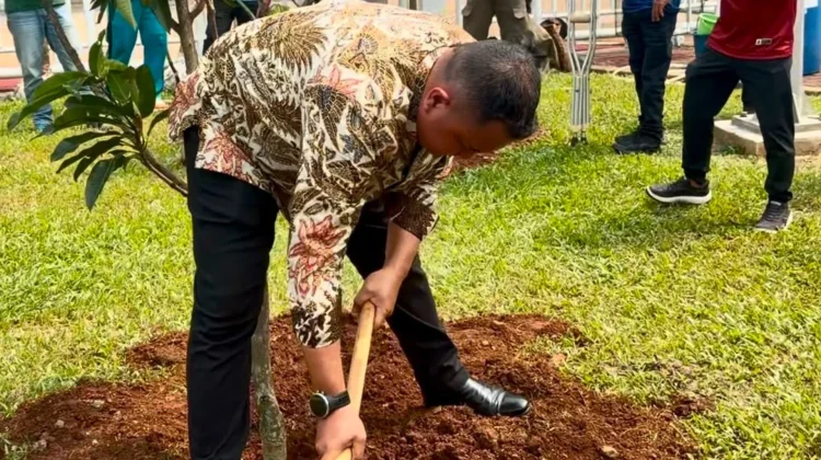 Gerakan "Bogor Tiada Hari tanpa Menanam" Dimulai, 2.000 Pohon Ditanam di Pakansari
