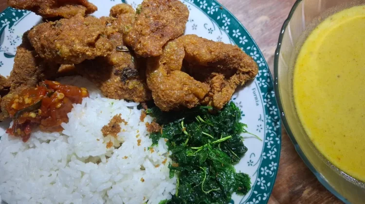 Ayam Bebek Siram Kuah Kari Panas yang Menggoda di Bogor