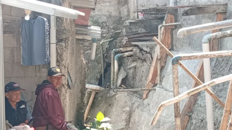 Tanah Amblas Ancam Rumah Warga di Gunungbatu, BPBD Lakukan Asesmen