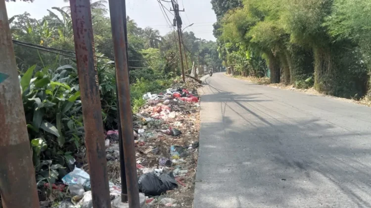 Tumpukan Sampah Kembali Penuhi Jalan Veteran III Ciawi Bogor
