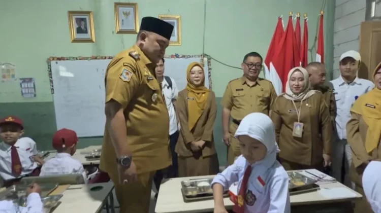 Bupati Bogor Tinjau Pelaksanaan Program Makan Bergizi Gratis di Klapanunggal