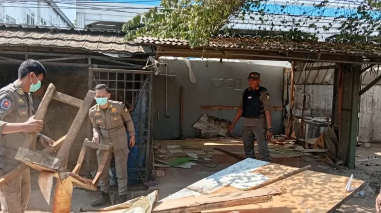 Puluhan Lapak PKL Liar di Jalan Raya Narogong Cileungsi Bogor Ditertibkan Petugas