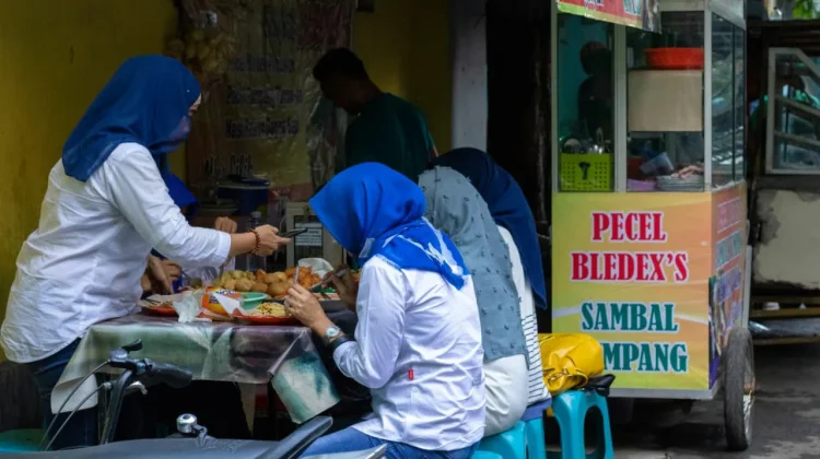 Cita Rasa Juara, Menilik Fenomena Jajanan Kaki Lima Kian Laris