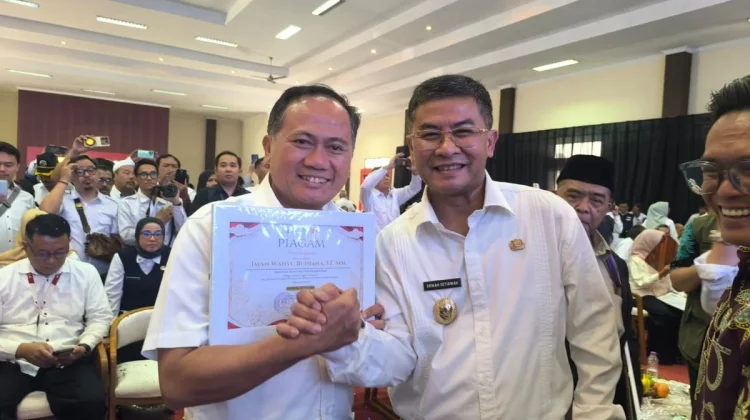 Kepala Diskop UKM Kabupaten Bogor Raih Penghargaan Tokoh Penggerak Koperasi