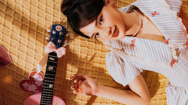 Maysha Jhuan Debut Menulis Lagu Sendiri, Hadirkan City Pop Manis di "Kamu Doang"