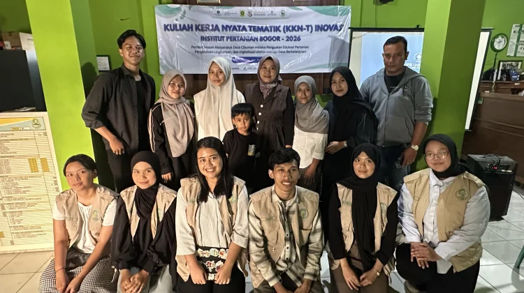 Mahasiswa KKN-T IPB University Dorong UMKM Desa Cibunian Go Digital