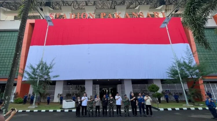 Sambut HUT RI ke-81, Damkar Kabupaten Bogor Kibarkan Bendera Raksasa di Pakansari