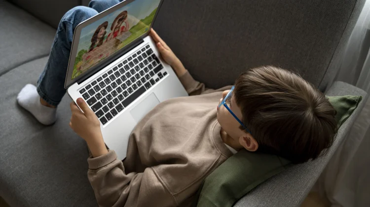 Screen Time Sehat Dimulai dari Kualitas Konten Digital Anak