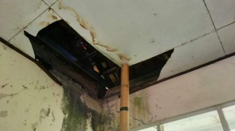 Plafon SDN Sukamaju 08 Nanggung Kabupaten Bogor Nyaris Ambruk
