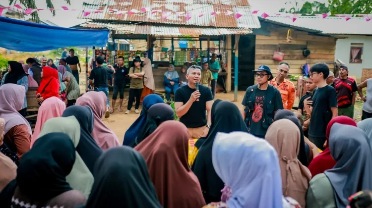 Jenal Mutaqin Kembali Kirim Donasi Titipan Warga untuk Penyintas Bencana Aceh