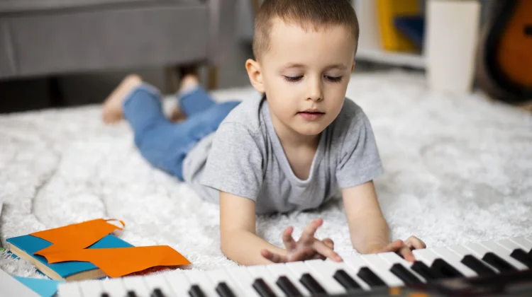Bukan Sekadar Hiburan, Musik sejak Kecil Bisa Bantu Perkembangan Otak Anak